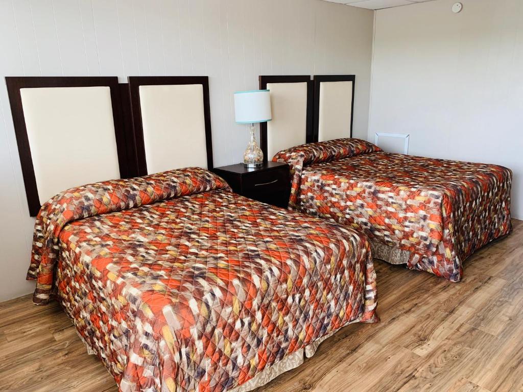 Comfortable guest room at Cabana Motel